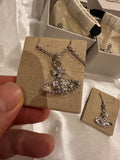 VIVIENNE WESTWOOD Mayfair Bas Relief Pendant Necklace(4 Colors)