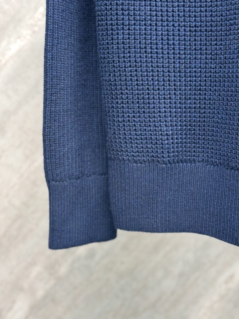 110119   New Mongolian micro seal wool knitted long sleeved Top quliaty 1:1 clothing