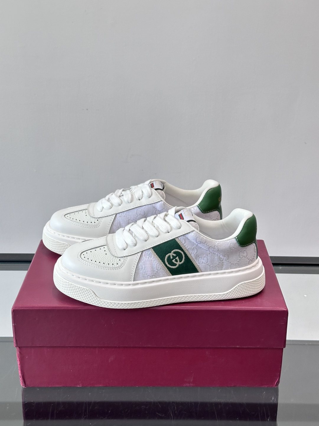 Gucci White and Green Low-Top Sneakers