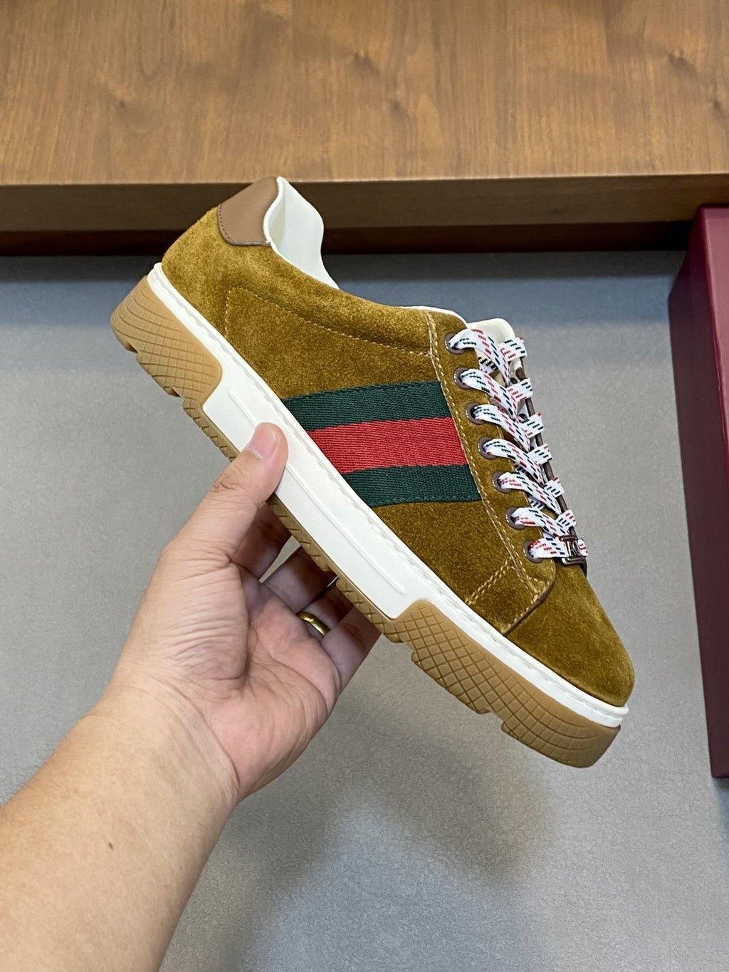 Gucci Stripe Low-Top Sneakers